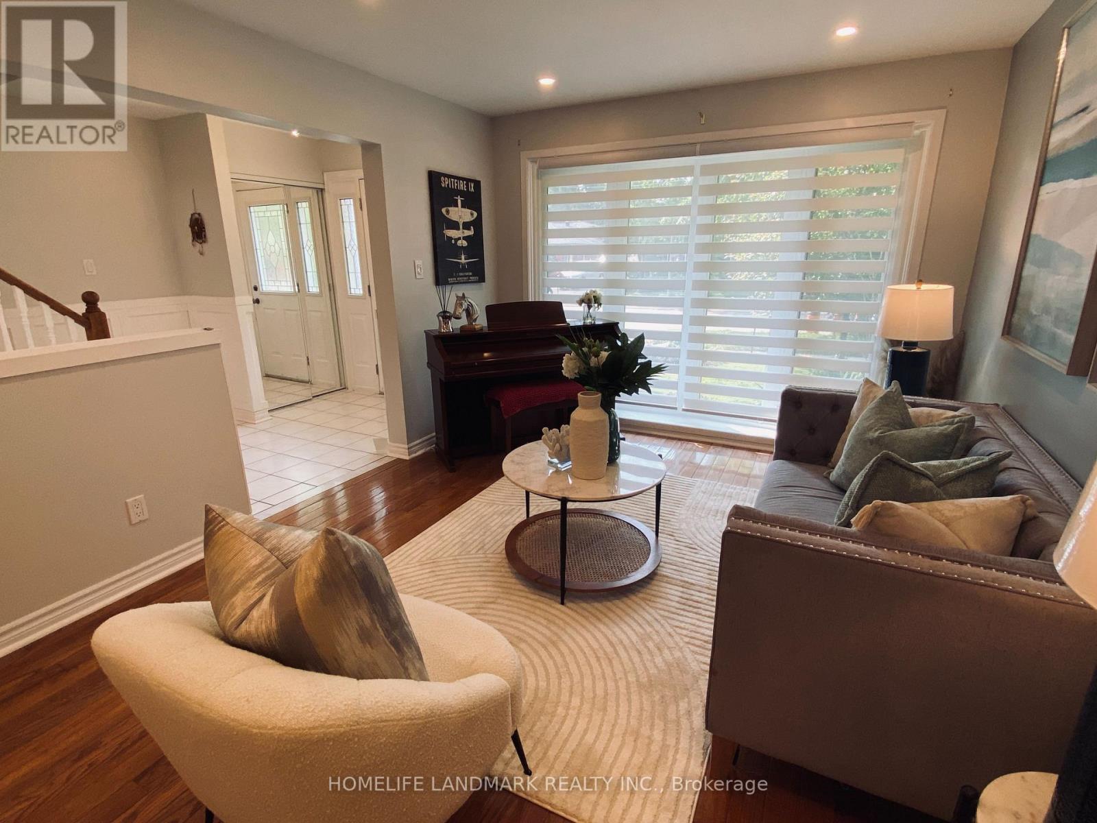 184 Mccraney Street W, Oakville (Cp College Park), Ontario  L6H 1H7 - Photo 4 - W12211515