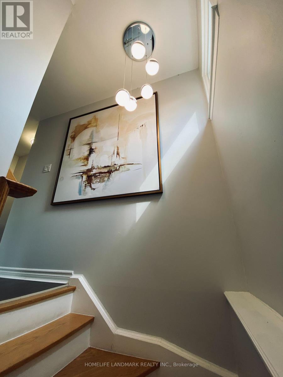 184 Mccraney Street W, Oakville (Cp College Park), Ontario  L6H 1H7 - Photo 9 - W12211515