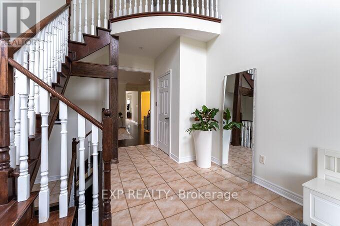 2409 West Ham Road, Oakville (Wt West Oak Trails), Ontario  L6M 4P2 - Photo 5 - W12211517