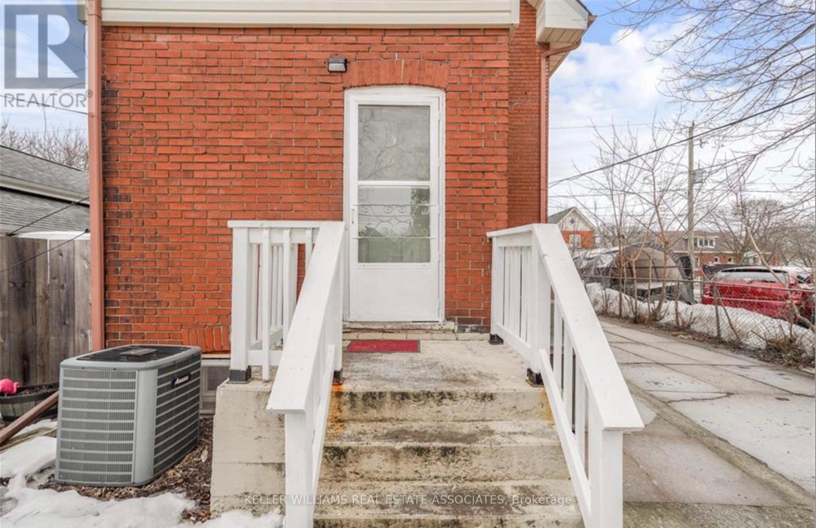 2 - 212 Sheridan Street, Brant (Brantford Twp), Ontario  N3S 4R1 - Photo 2 - X12211538