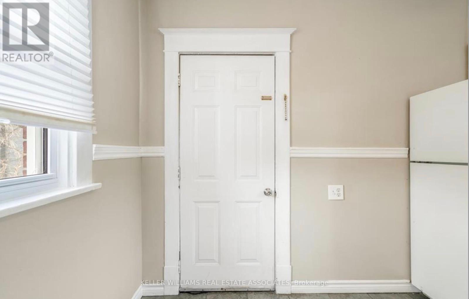 2 - 212 Sheridan Street, Brant (Brantford Twp), Ontario  N3S 4R1 - Photo 3 - X12211538