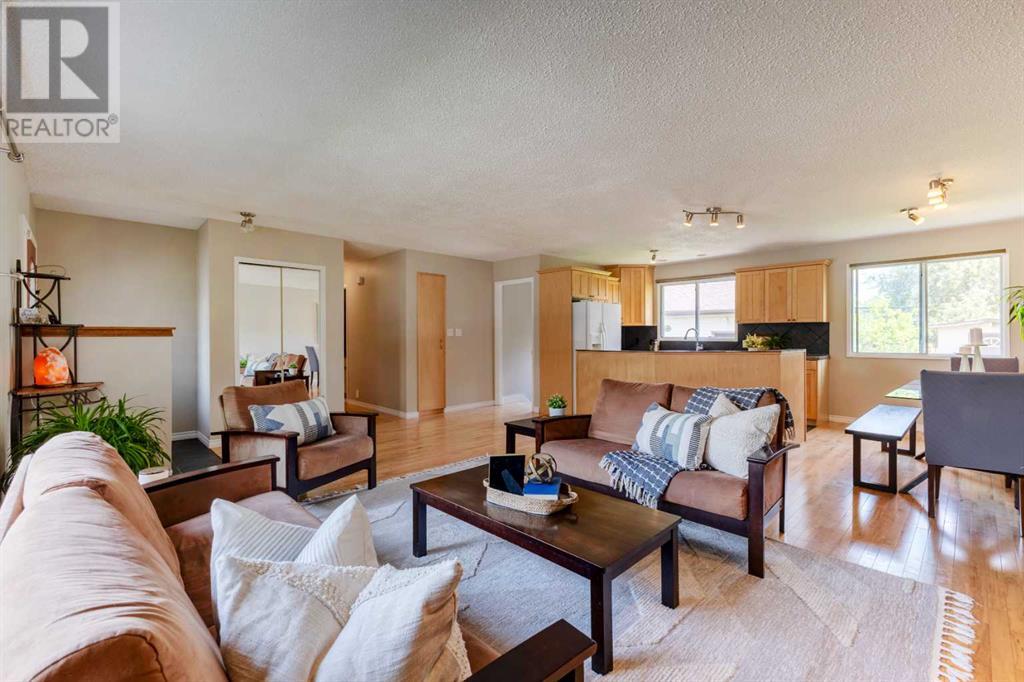 6244 72 Street Nw, Calgary, Alberta  T3B 3V8 - Photo 3 - A2228820