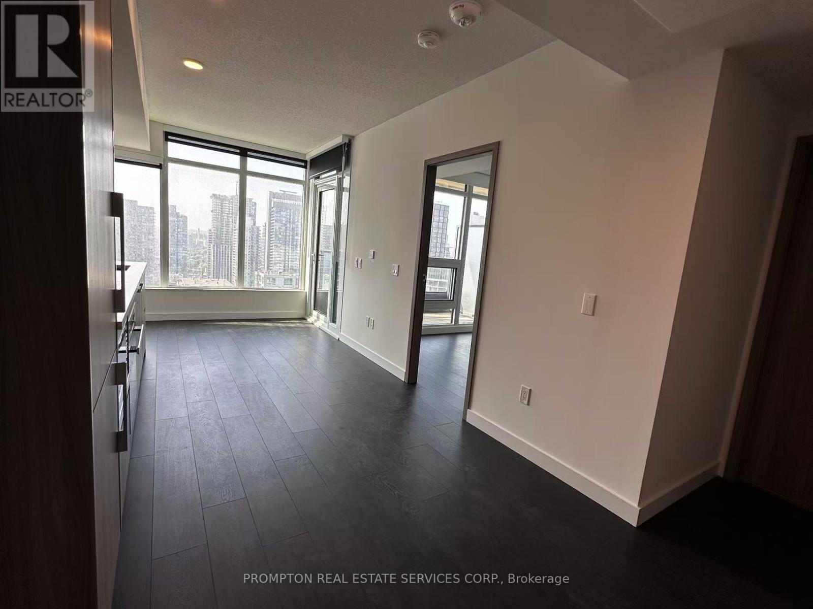 3815 - 1 Concord Cityplace Way, Toronto (Waterfront Communities), Ontario  M5V 0X3 - Photo 2 - C12211484