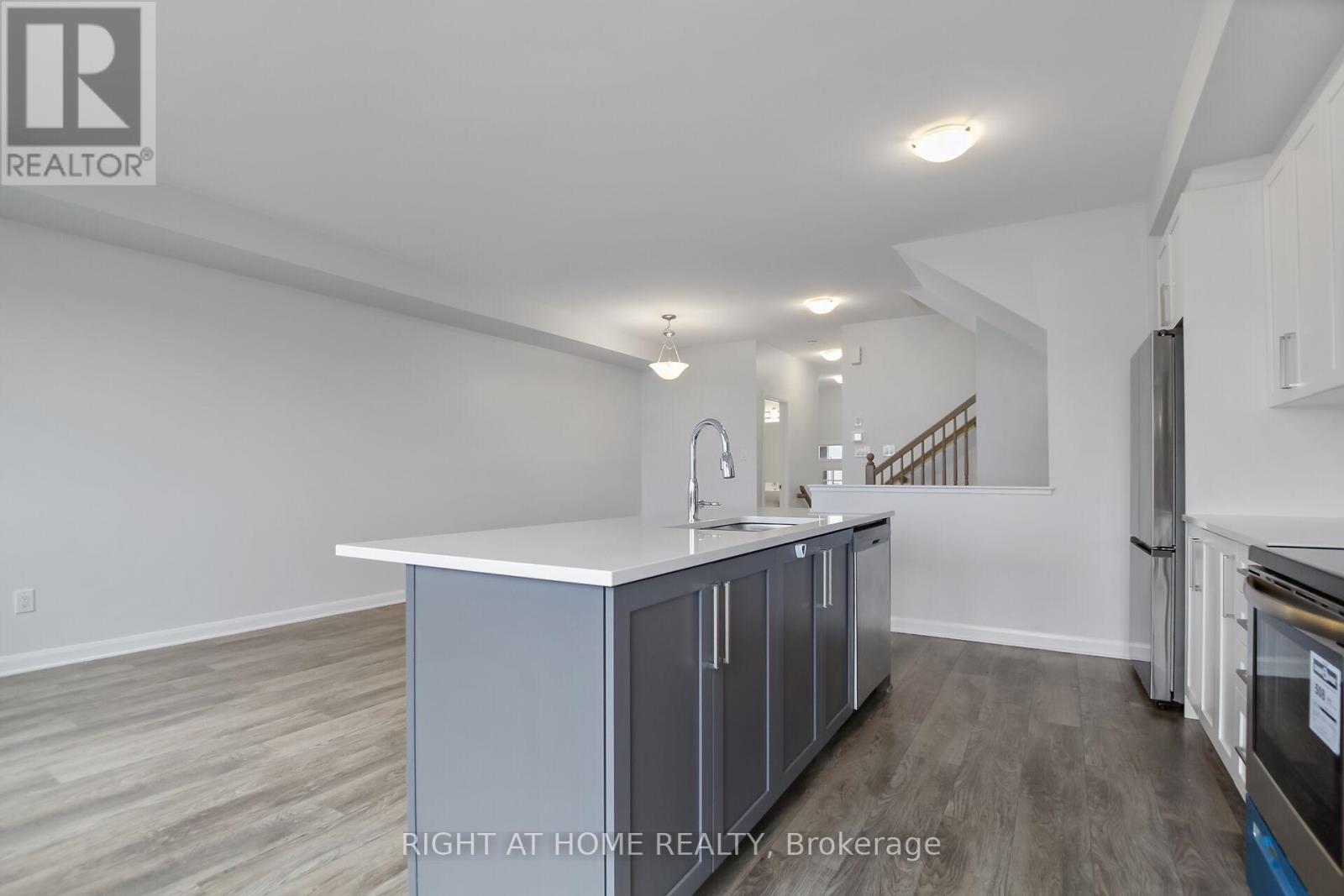 651 Hamsa Street, Ottawa, Ontario  K2J 0K6 - Photo 12 - X12134243