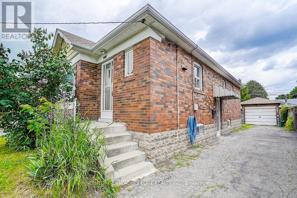 1173 Islington Avenue E, Toronto, Ontario  M8Z 4S8 - Photo 4 - W12207931