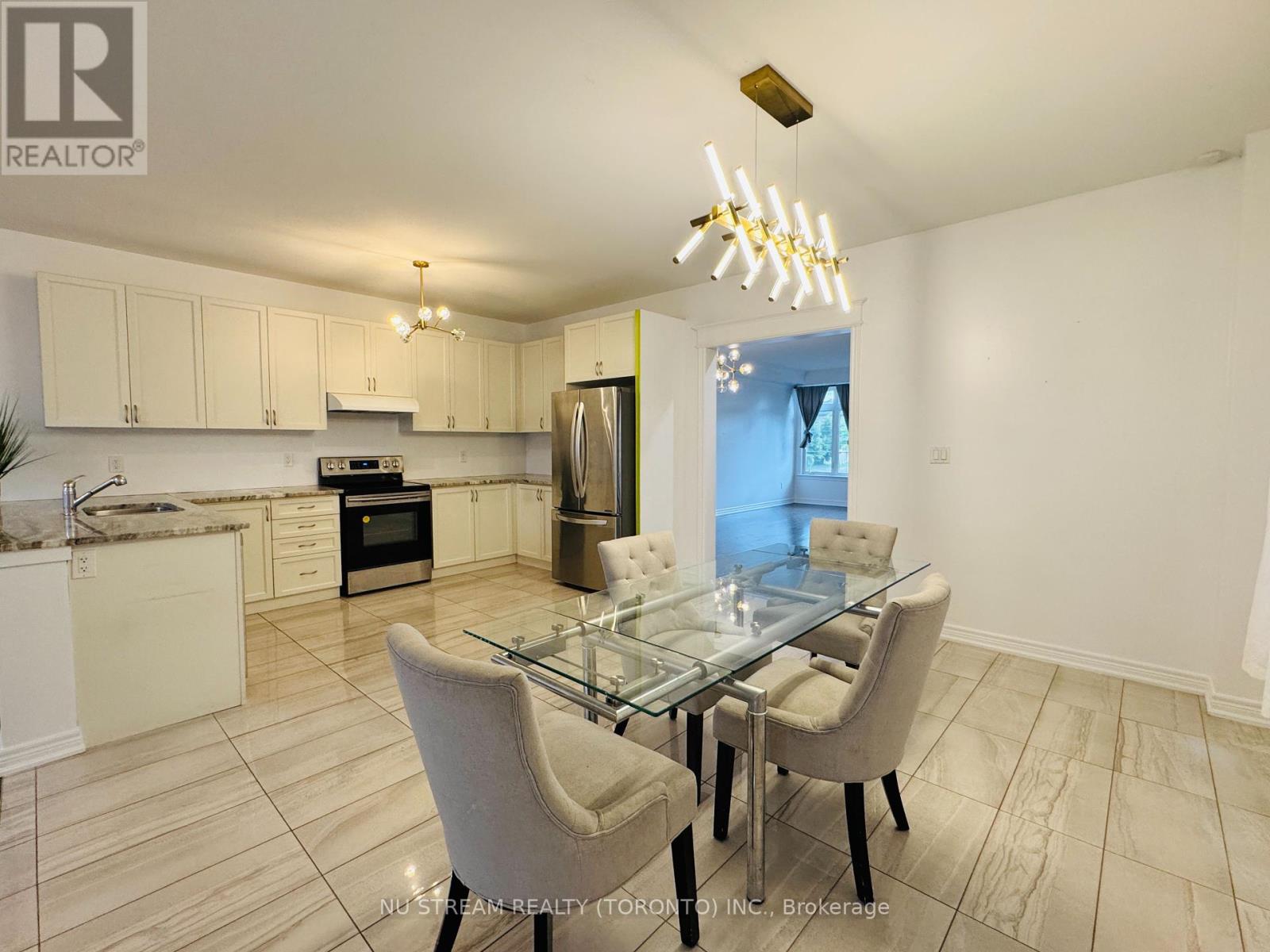 194 Paradelle Drive, Richmond Hill (Oak Ridges Lake Wilcox), Ontario  L4E 0E4 - Photo 11 - N12211552