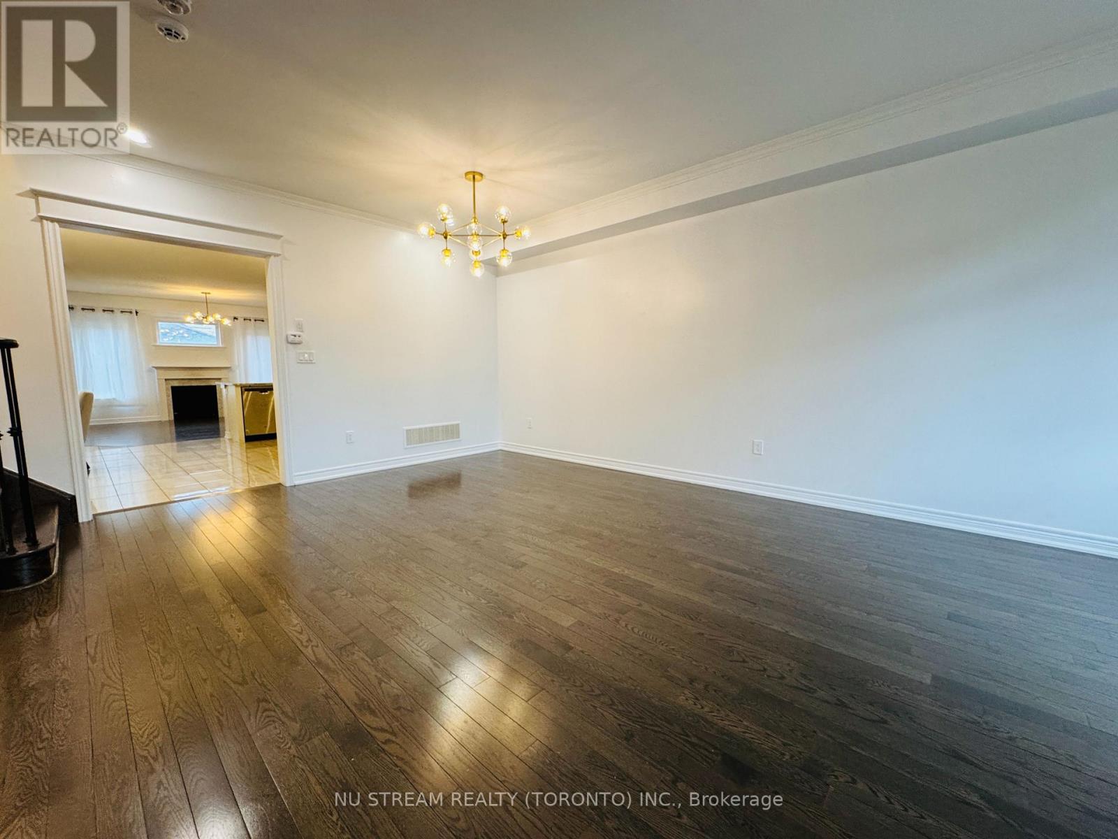 194 Paradelle Drive, Richmond Hill (Oak Ridges Lake Wilcox), Ontario  L4E 0E4 - Photo 2 - N12211552