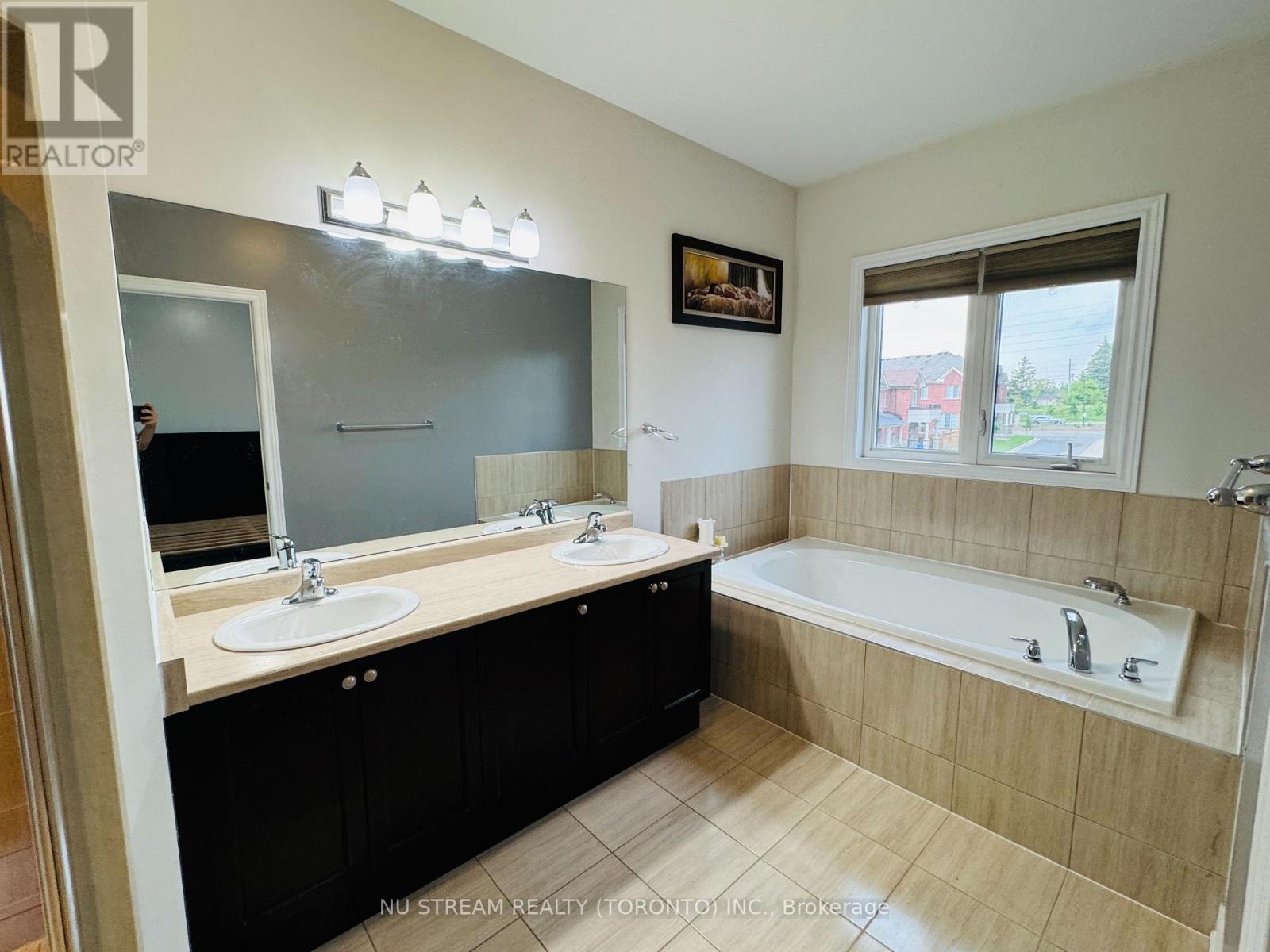 194 Paradelle Drive, Richmond Hill (Oak Ridges Lake Wilcox), Ontario  L4E 0E4 - Photo 21 - N12211552