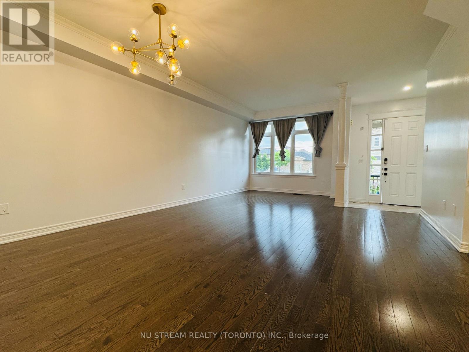 194 Paradelle Drive, Richmond Hill (Oak Ridges Lake Wilcox), Ontario  L4E 0E4 - Photo 4 - N12211552