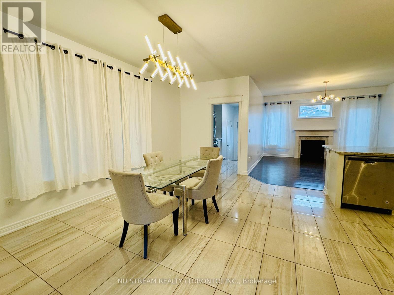 194 Paradelle Drive, Richmond Hill (Oak Ridges Lake Wilcox), Ontario  L4E 0E4 - Photo 7 - N12211552