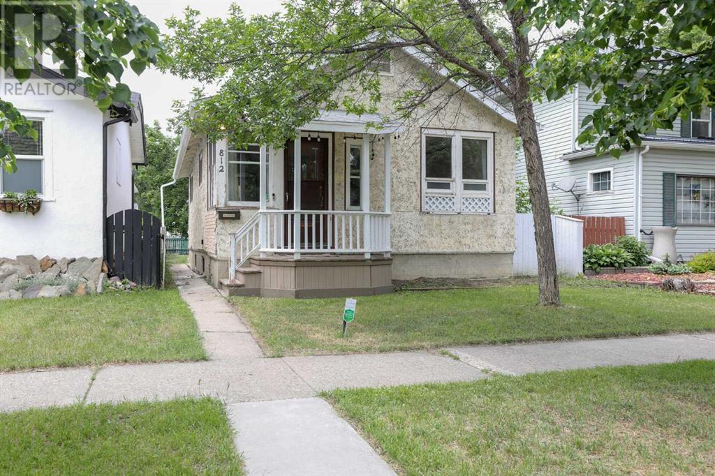 812 7 Street S, Lethbridge, Alberta  T1J 2H6 - Photo 1 - A2228390