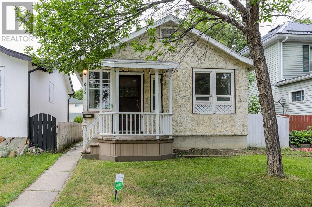 812 7 Street S, Lethbridge, Alberta  T1J 2H6 - Photo 2 - A2228390