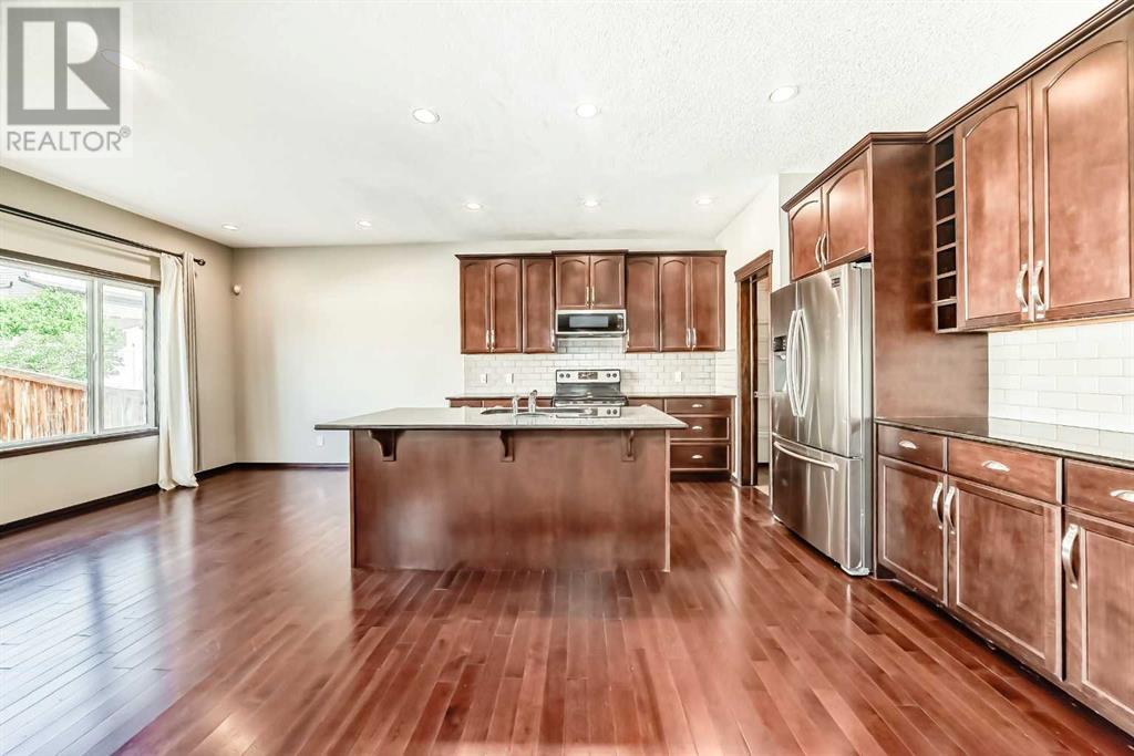 Property at 131 Everbrook Drive SW image 4