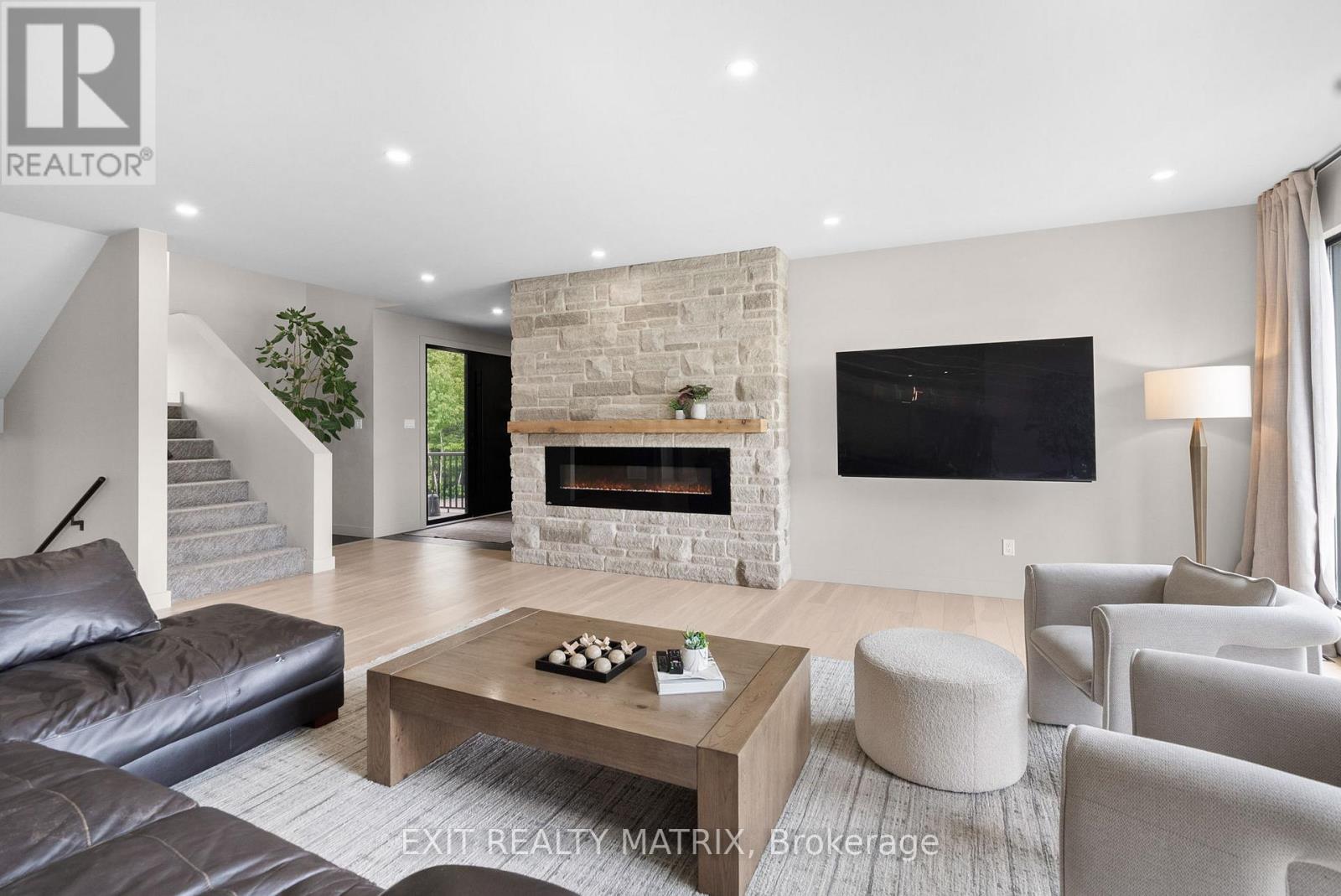 8049 Adam Baker Way, Ottawa, Ontario  K0A 2P0 - Photo 8 - X12211560