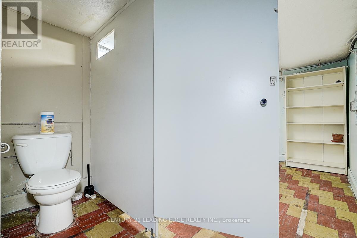 1173 Islington Avenue E, Toronto, Ontario  M8Z 4S8 - Photo 34 - W12207931