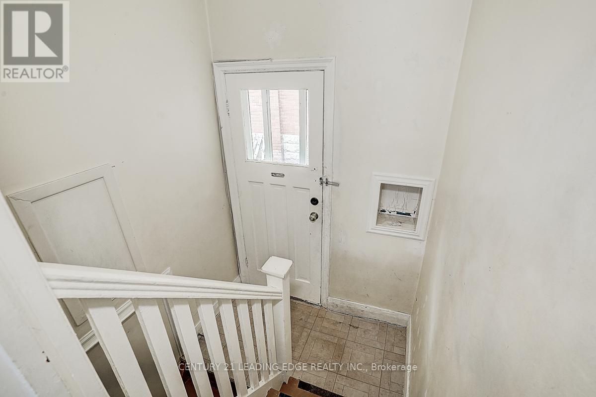 1173 Islington Avenue E, Toronto, Ontario  M8Z 4S8 - Photo 30 - W12207931