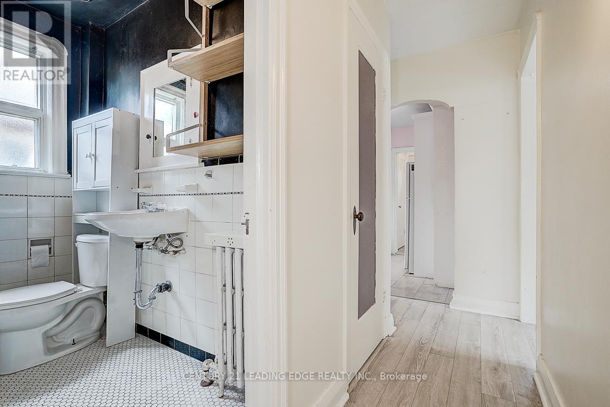 1173 Islington Avenue E, Toronto, Ontario  M8Z 4S8 - Photo 23 - W12207931