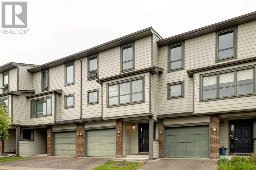 Property at 2, 185 Woodridge Drive SW image 1