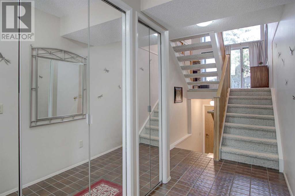 Property at 2, 185 Woodridge Drive SW image 4