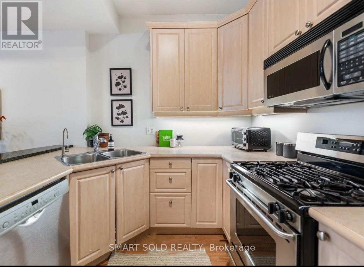 605 Adelaide Street, Toronto, Ontario  M6J 1A8 - Photo 5 - C12211565