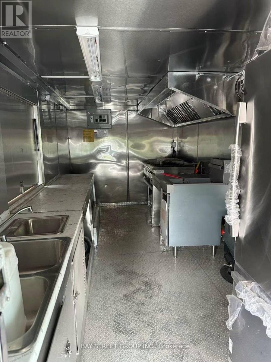 Truck - 510 Yonge Street, Toronto, Ontario  M4Y 1X9 - Photo 3 - C12211571