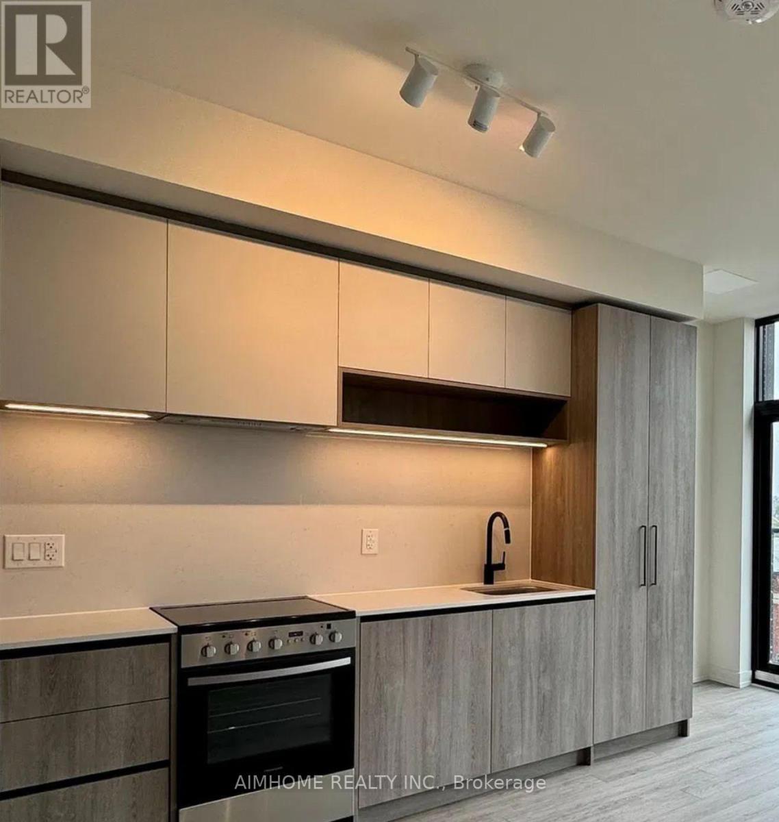 808 - 181 Sterling Road, Toronto, Ontario  M6R 2B2 - Photo 4 - C12211578