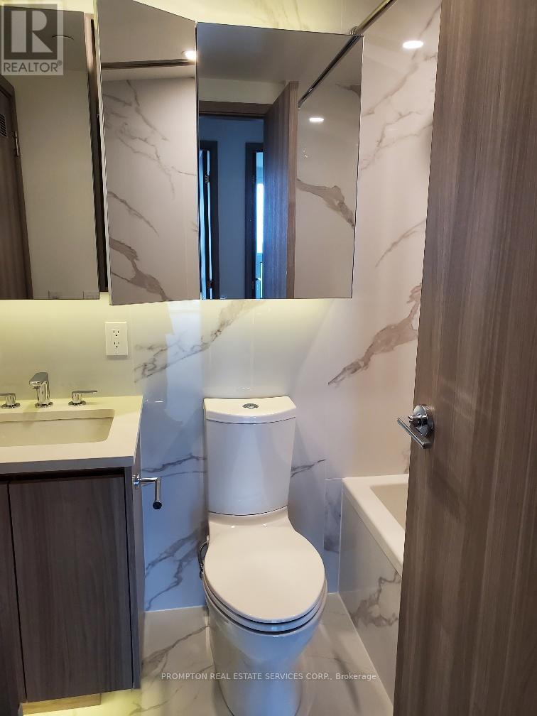 1019 - 3 Concord Cityplace Way, Toronto, Ontario  M5V 0X4 - Photo 13 - C12211159