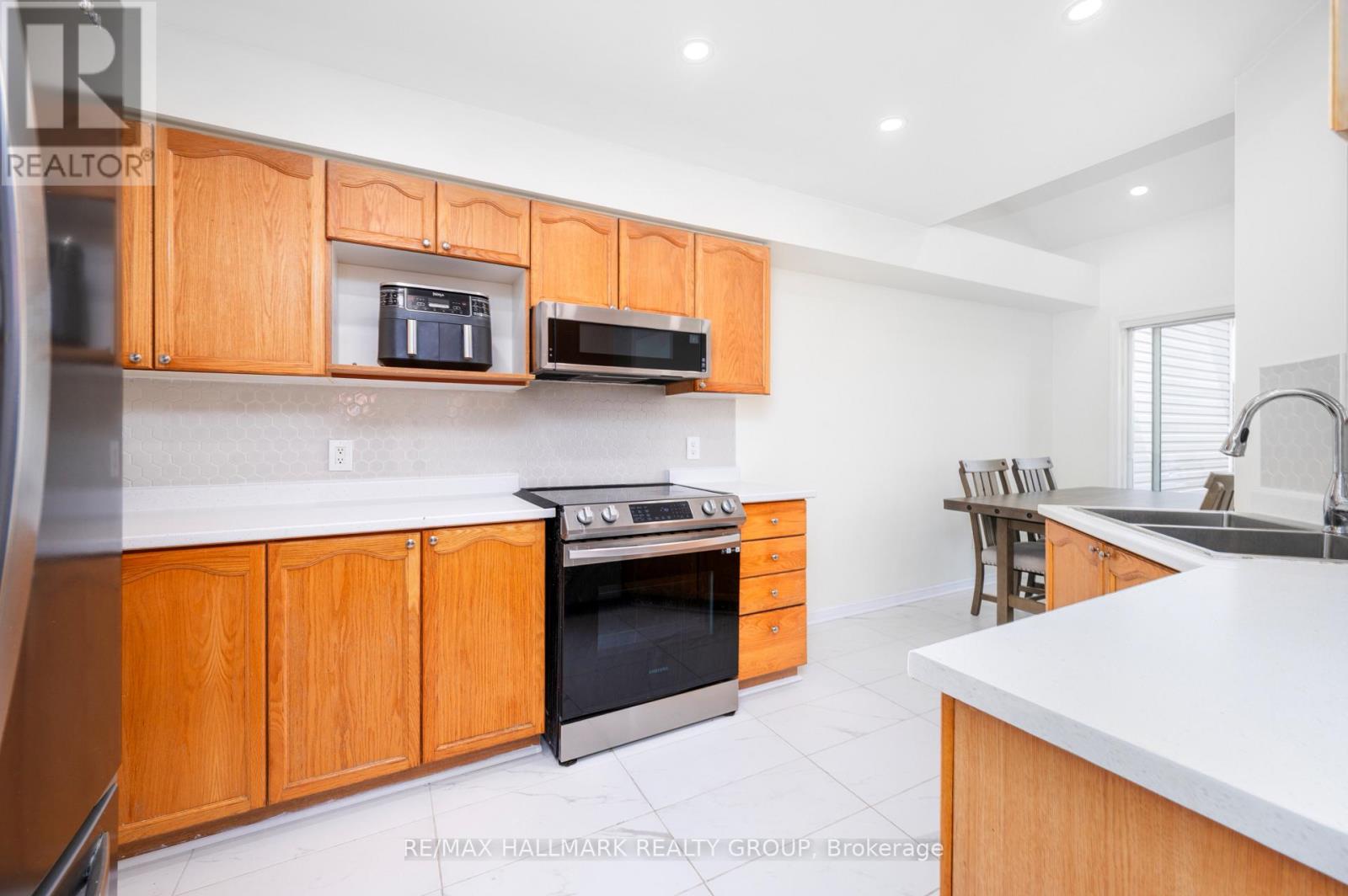 73 Palmadeo Drive, Ottawa, Ontario  K2J 4Z3 - Photo 10 - X12211631