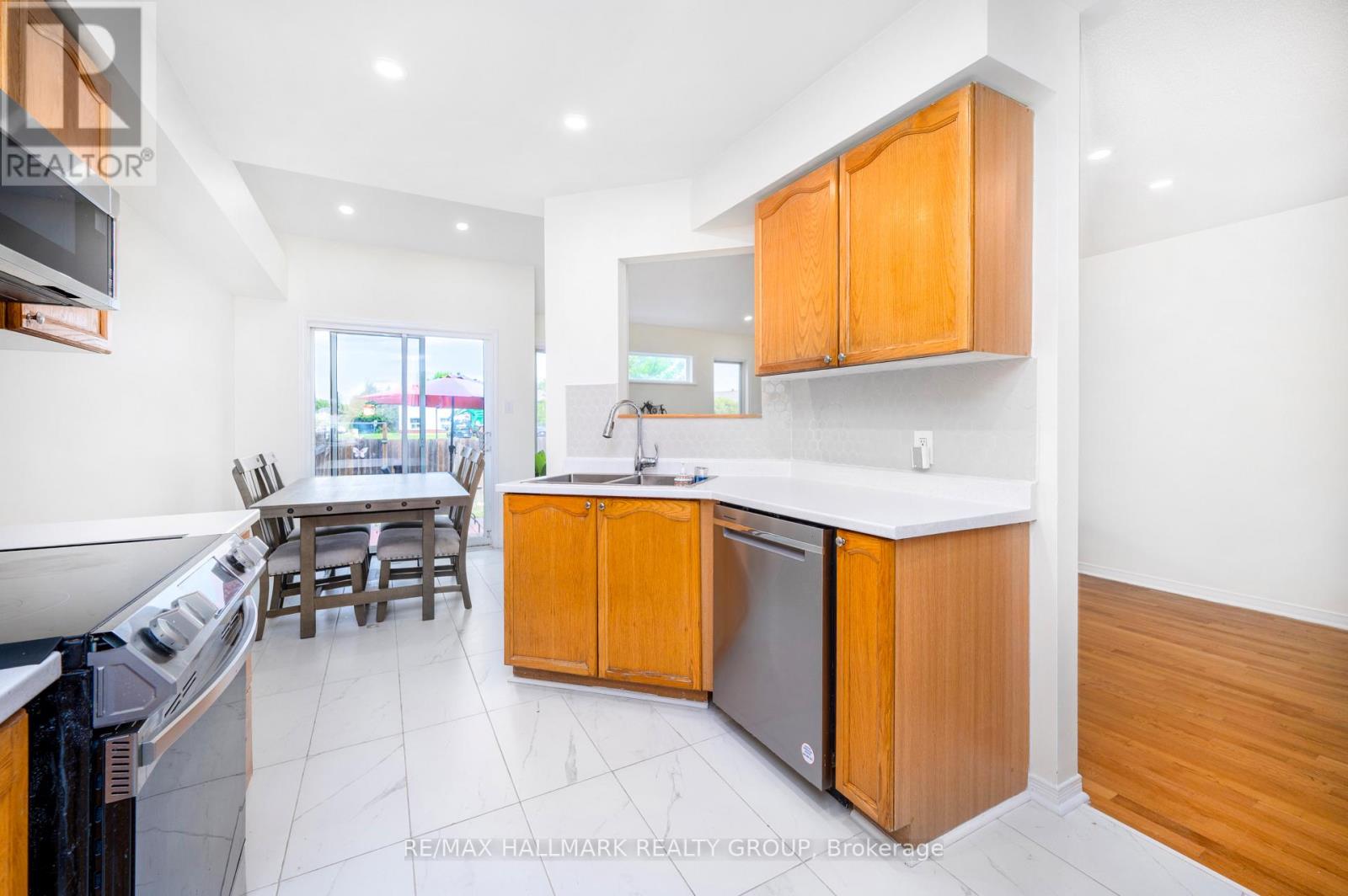 73 Palmadeo Drive, Ottawa, Ontario  K2J 4Z3 - Photo 11 - X12211631