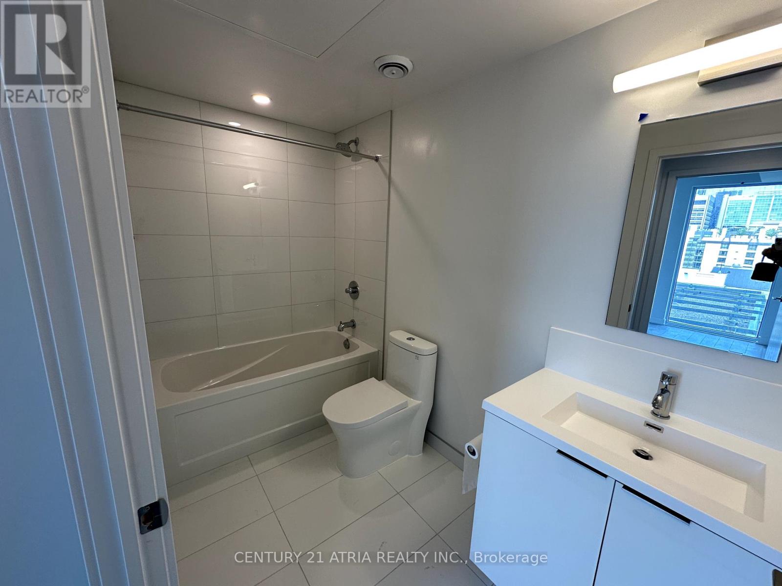 1310 - 238 Simcoe Street, Toronto, Ontario  M5T 0E2 - Photo 10 - C12211602