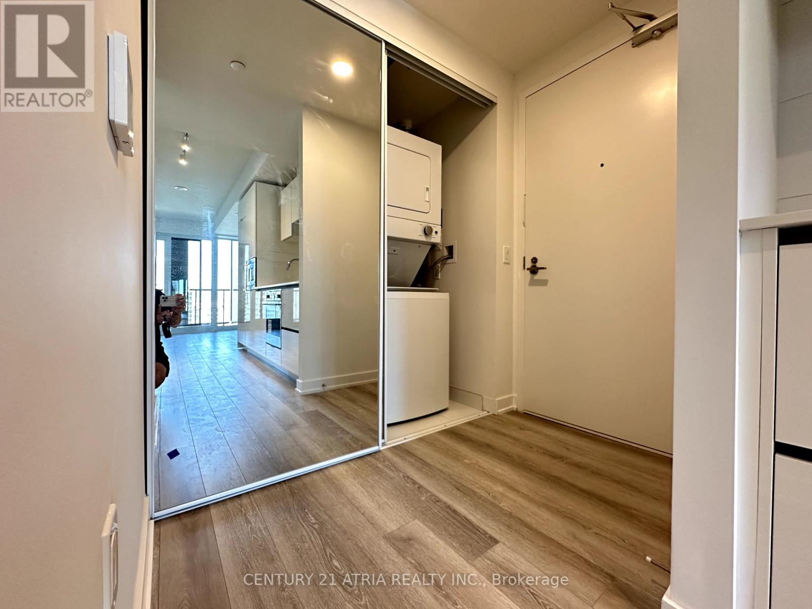1310 - 238 Simcoe Street, Toronto, Ontario  M5T 0E2 - Photo 11 - C12211602
