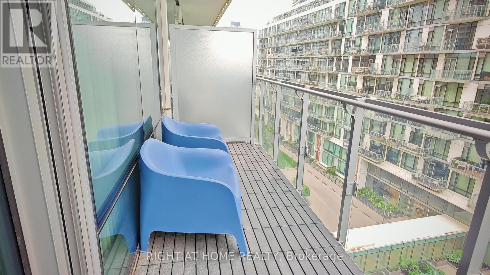 718 - 39 Queens Quay E, Toronto, Ontario  M5E 0A5 - Photo 2 - C12211630