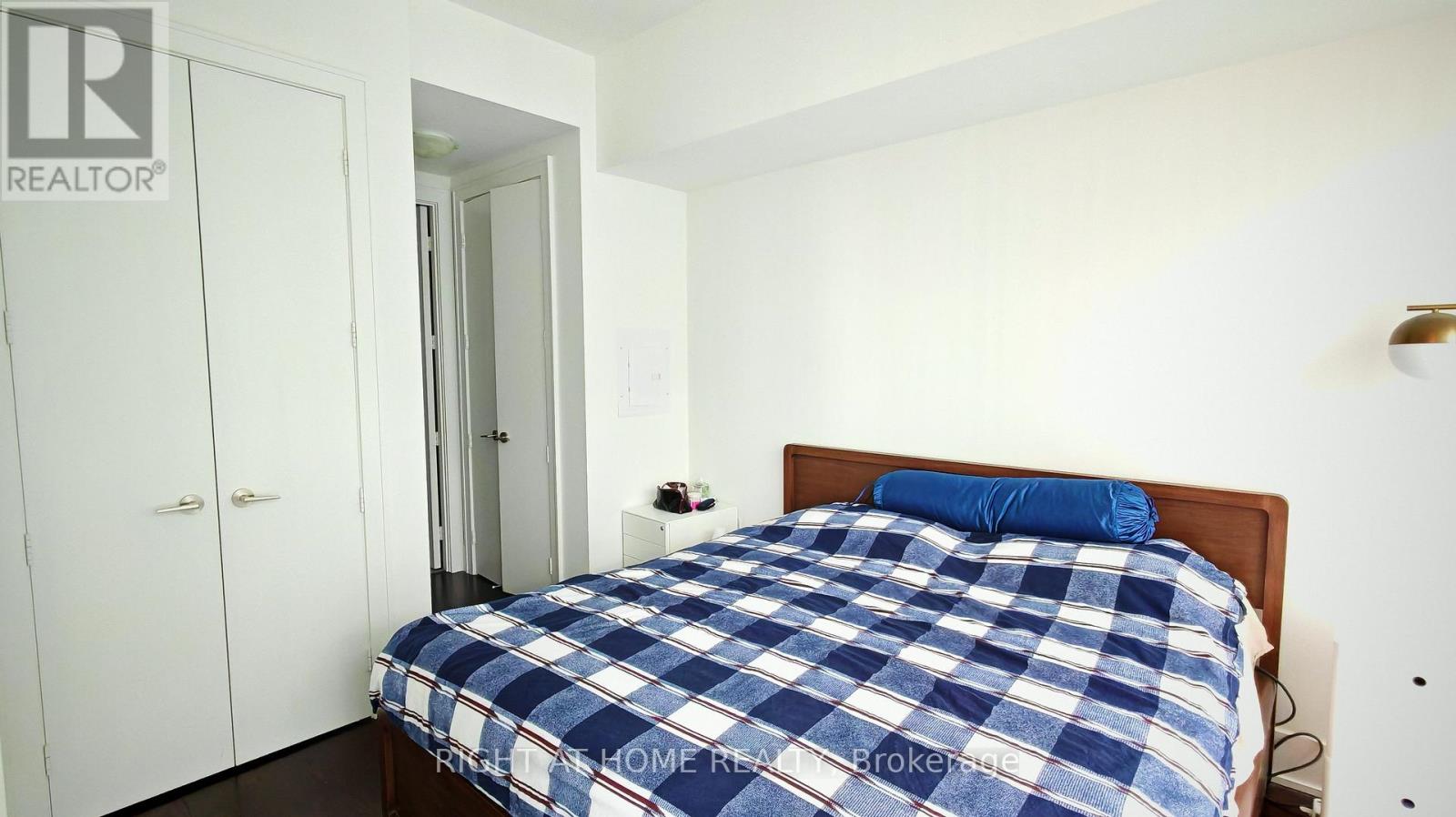 718 - 39 Queens Quay E, Toronto, Ontario  M5E 0A5 - Photo 4 - C12211630
