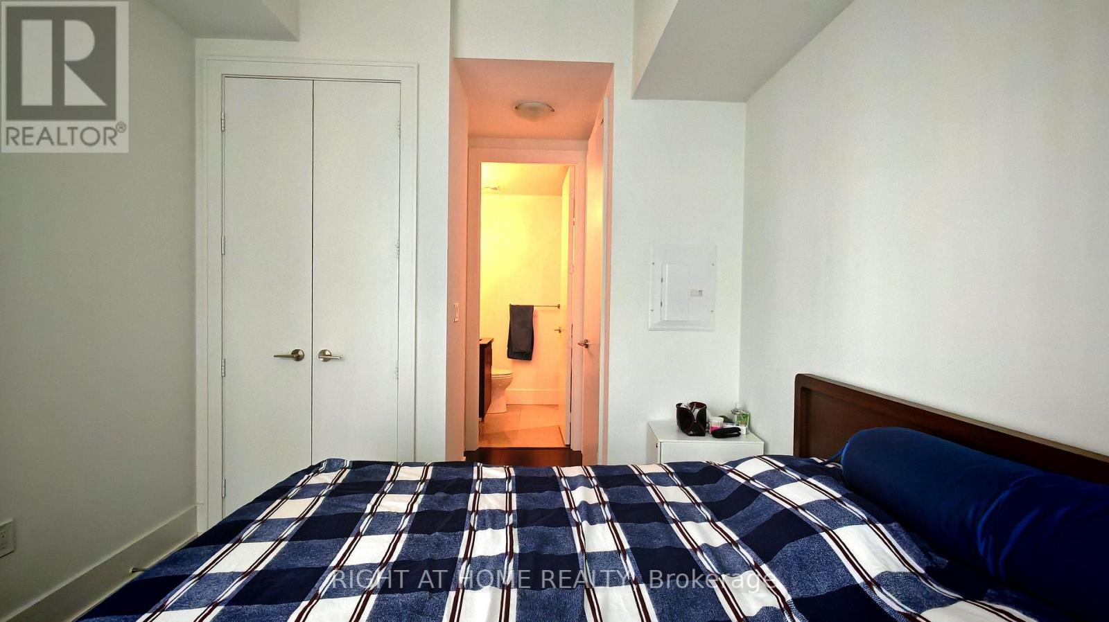 718 - 39 Queens Quay E, Toronto, Ontario  M5E 0A5 - Photo 5 - C12211630