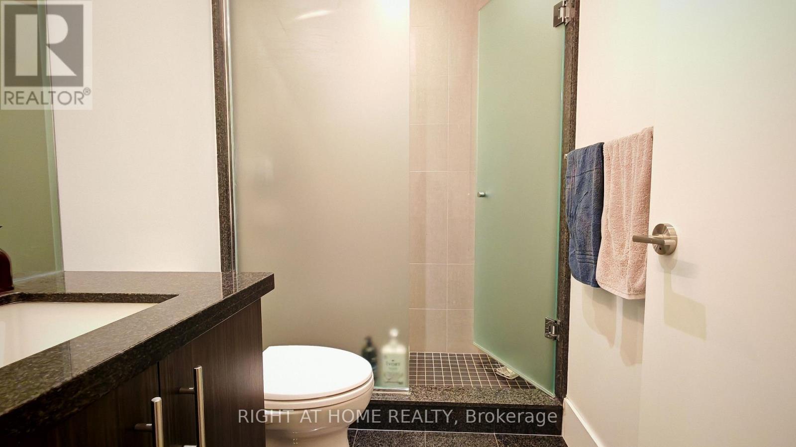 718 - 39 Queens Quay E, Toronto, Ontario  M5E 0A5 - Photo 8 - C12211630