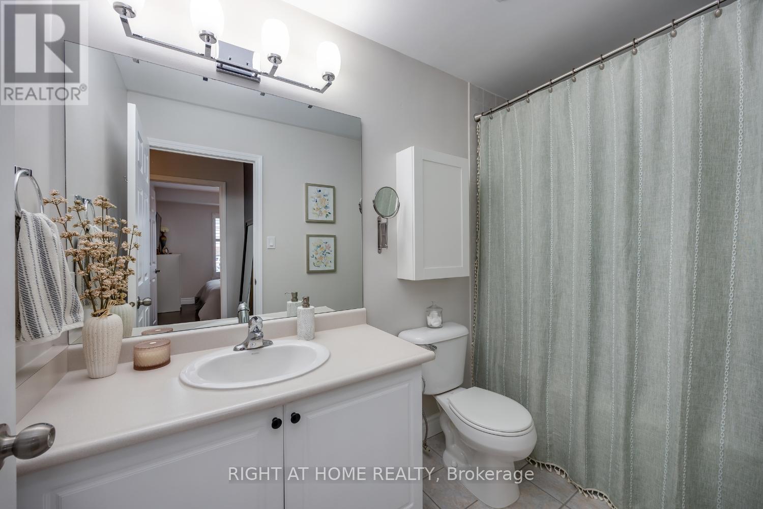 206 - 102 Aspen Springs Drive, Clarington, Ontario  L1C 5N6 - Photo 13 - E12211609