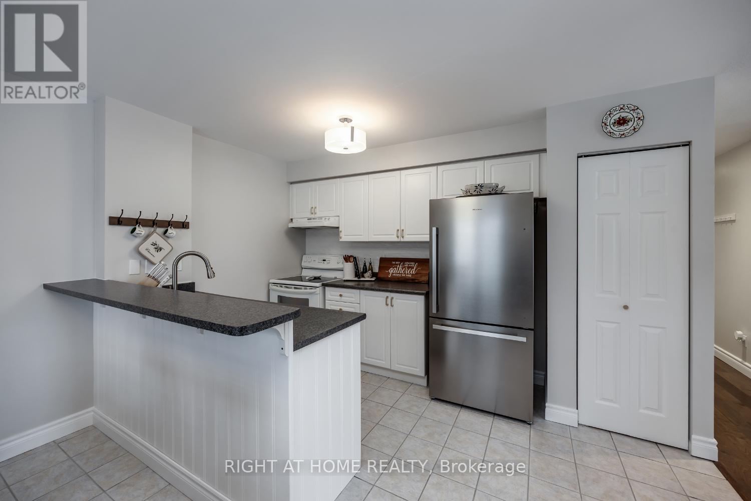 206 - 102 Aspen Springs Drive, Clarington, Ontario  L1C 5N6 - Photo 9 - E12211609