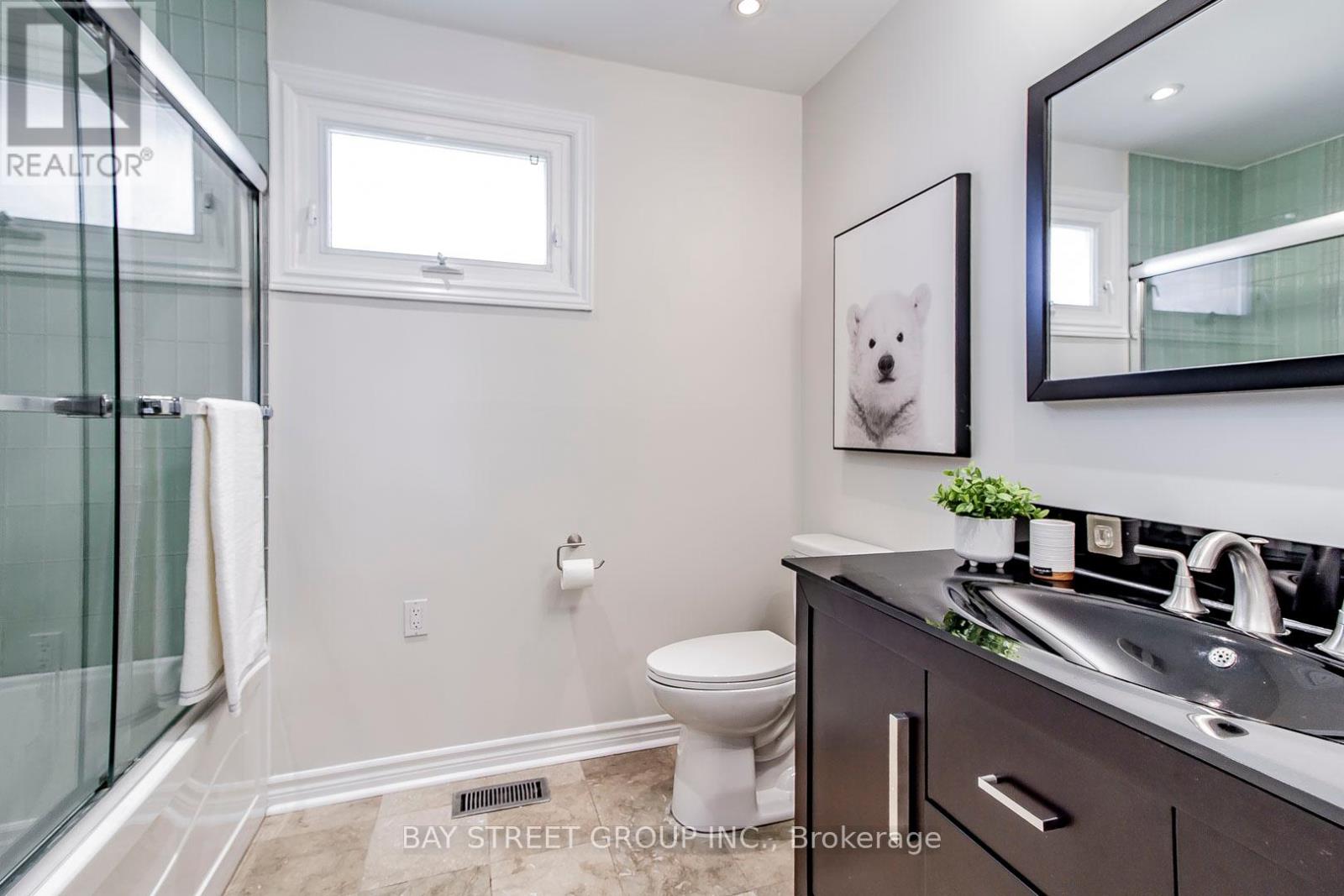 300 Fincham Avenue, Markham (Markham Village), Ontario  L3P 4E7 - Photo 13 - N12211604