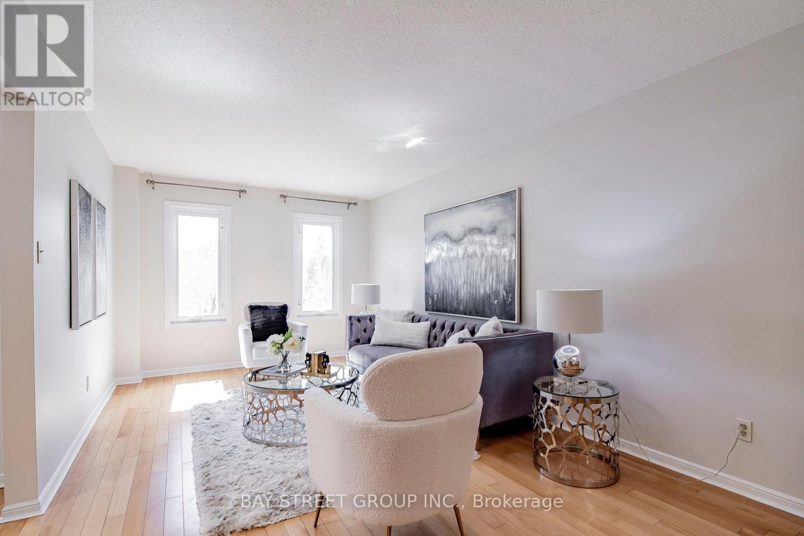 300 Fincham Avenue, Markham (Markham Village), Ontario  L3P 4E7 - Photo 5 - N12211604