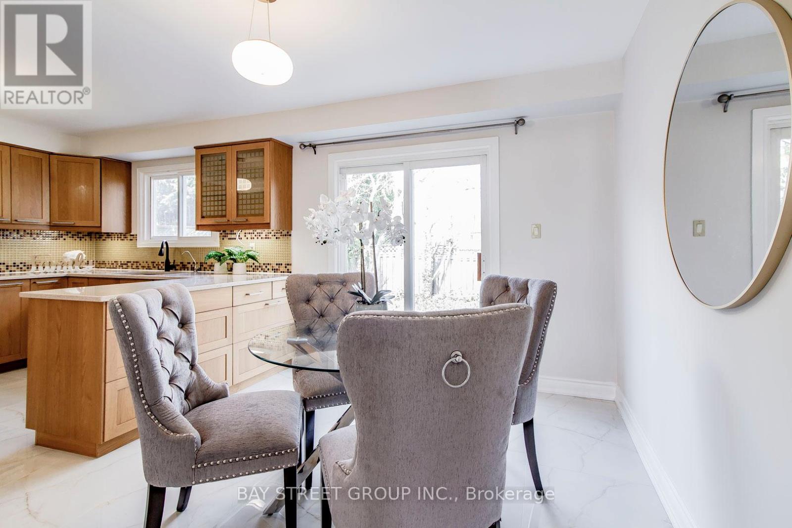 300 Fincham Avenue, Markham (Markham Village), Ontario  L3P 4E7 - Photo 7 - N12211604