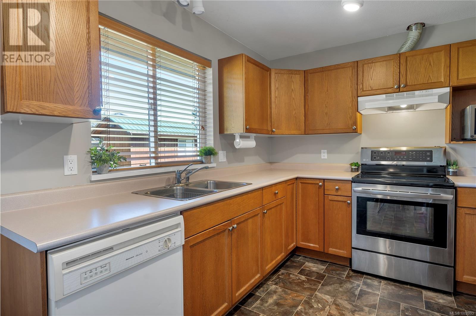 Property at 1074 Springbok Rd image 3