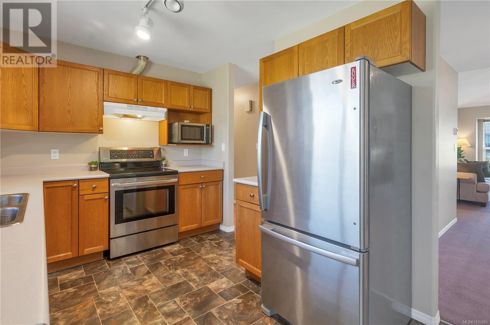 Property at 1074 Springbok Rd image 4