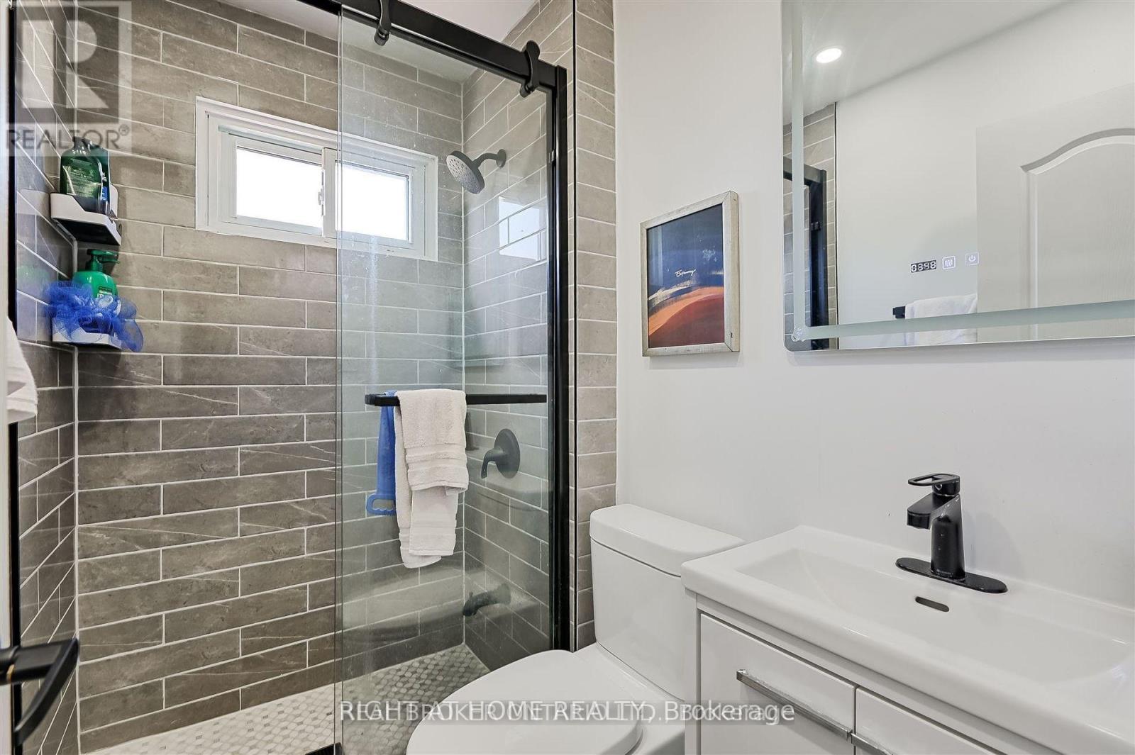 Upper-778 Ashley Court, Oshawa, Ontario  L1G 2Y5 - Photo 22 - E12211642