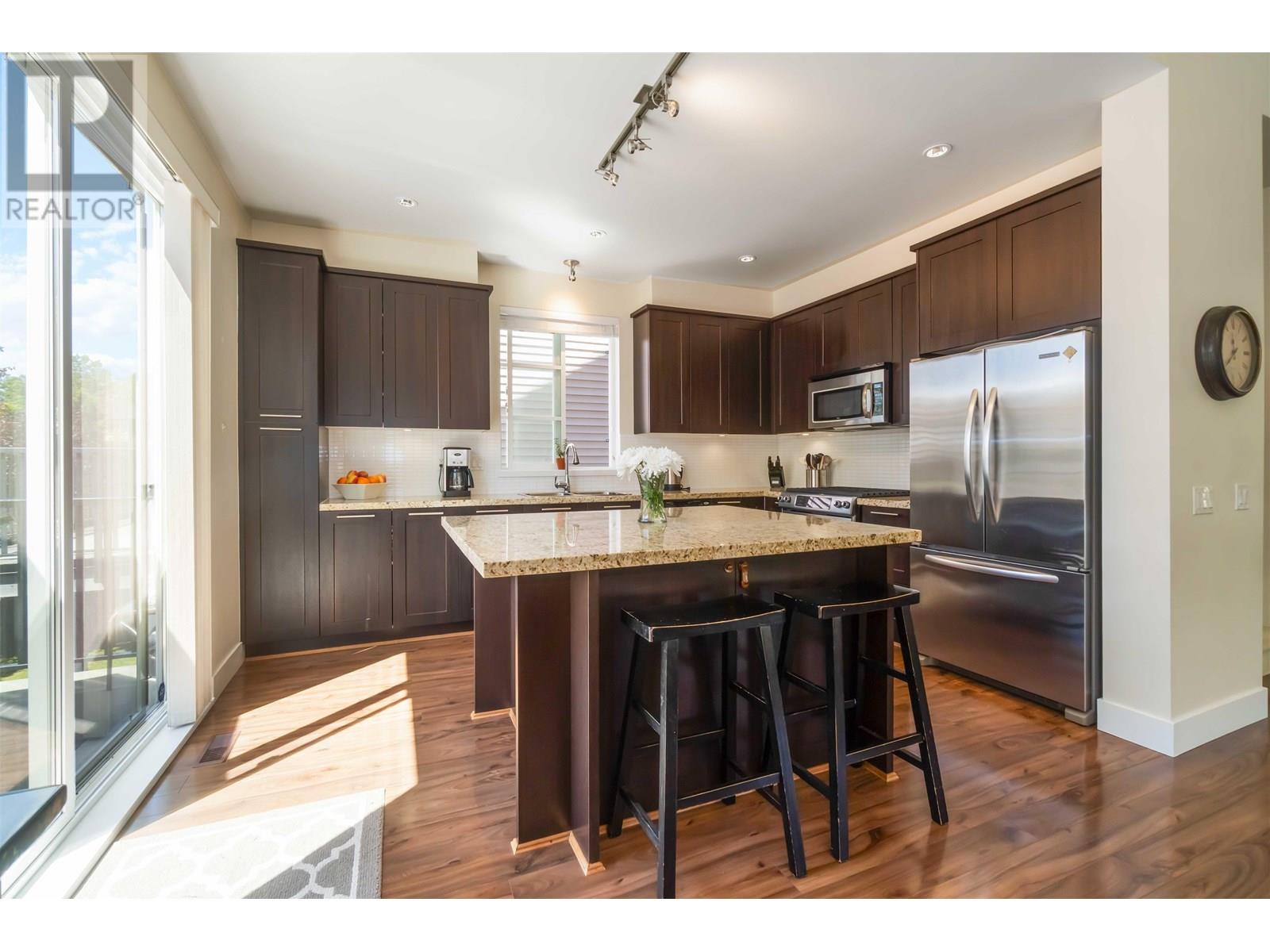 3452 Darwin Avenue, Coquitlam, British Columbia  V3B 3H7 - Photo 3 - R3013521