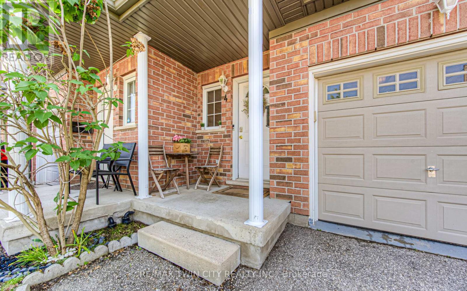 4 - 972 Strasburg Road, Kitchener, Ontario  N2E 2K4 - Photo 2 - X12211644
