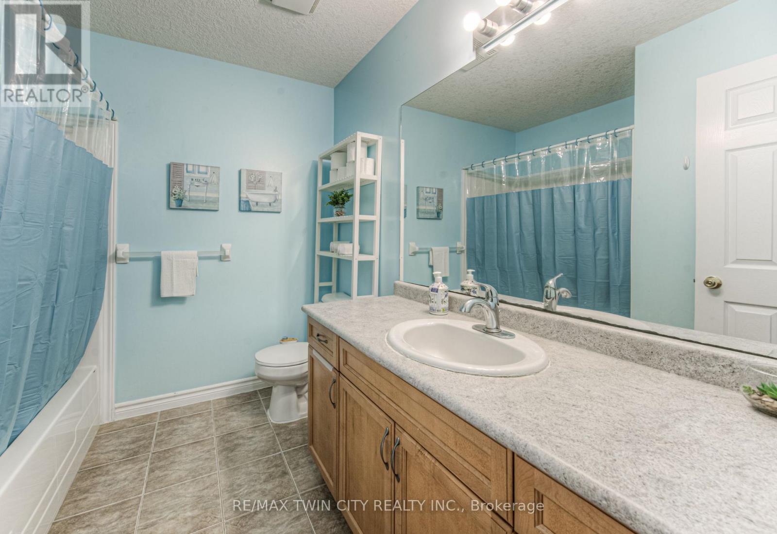 4 - 972 Strasburg Road, Kitchener, Ontario  N2E 2K4 - Photo 23 - X12211644