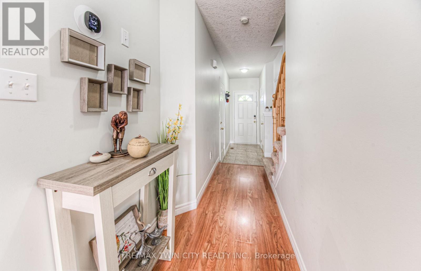 4 - 972 Strasburg Road, Kitchener, Ontario  N2E 2K4 - Photo 3 - X12211644
