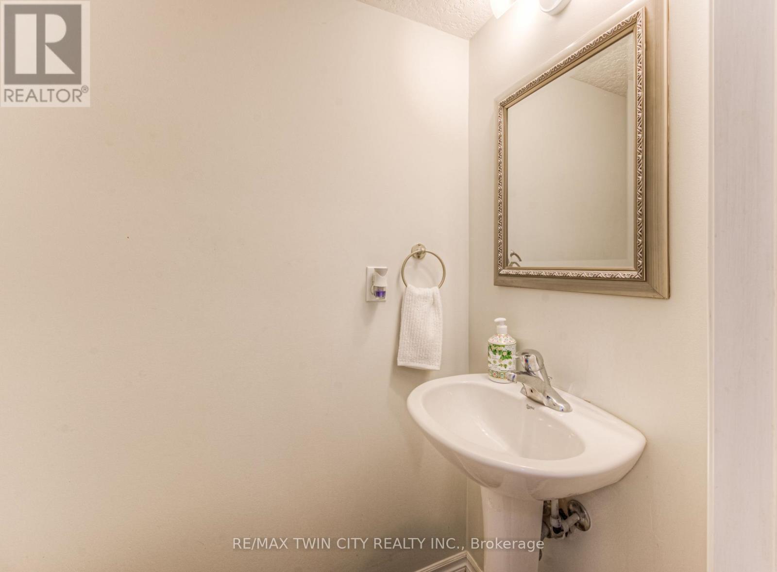 4 - 972 Strasburg Road, Kitchener, Ontario  N2E 2K4 - Photo 30 - X12211644