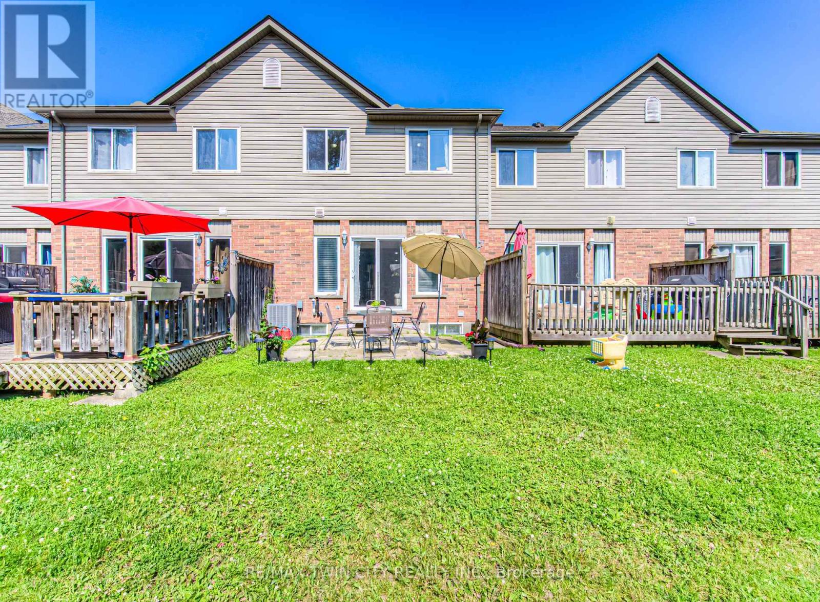 4 - 972 Strasburg Road, Kitchener, Ontario  N2E 2K4 - Photo 38 - X12211644