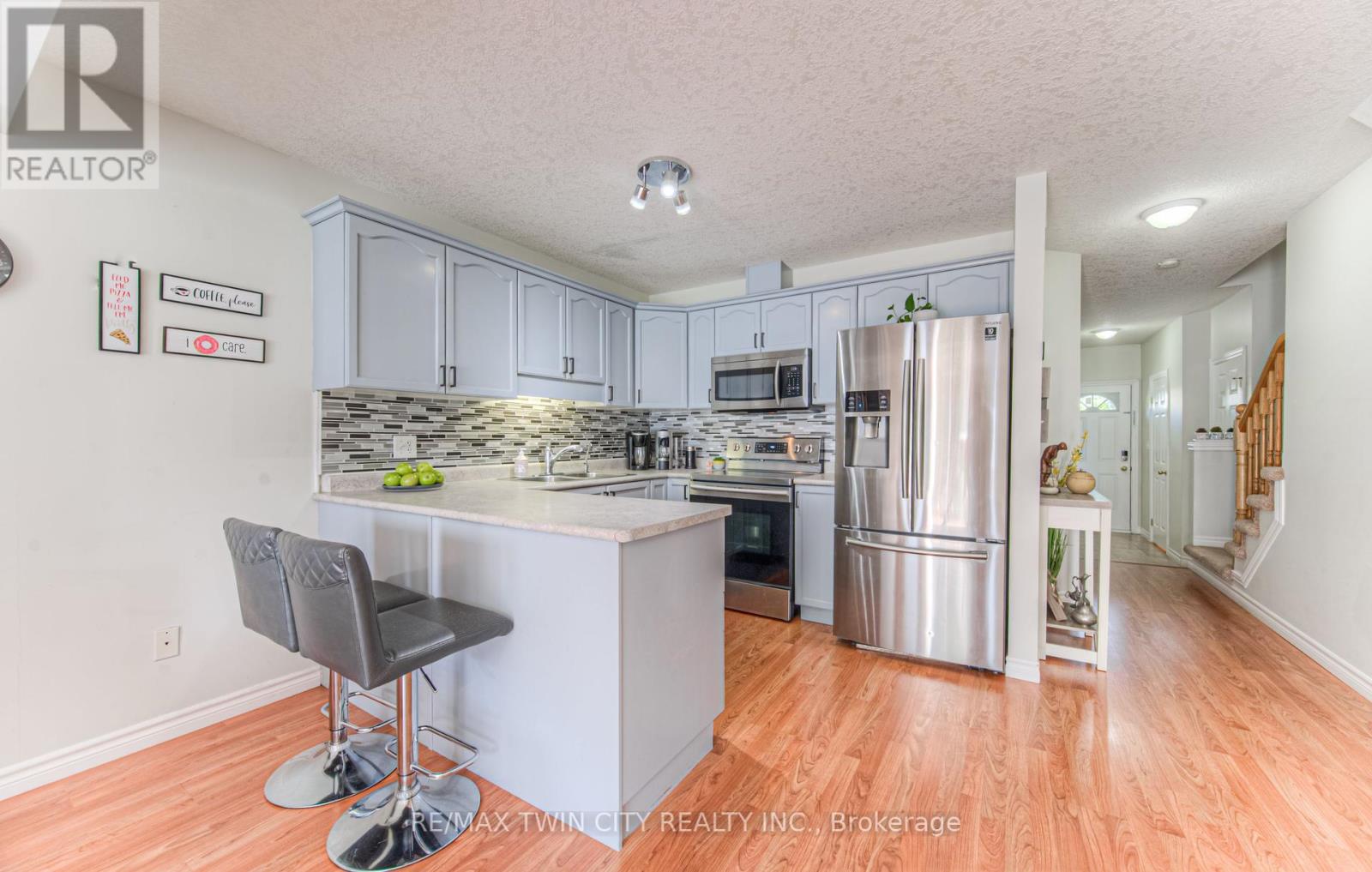 4 - 972 Strasburg Road, Kitchener, Ontario  N2E 2K4 - Photo 5 - X12211644